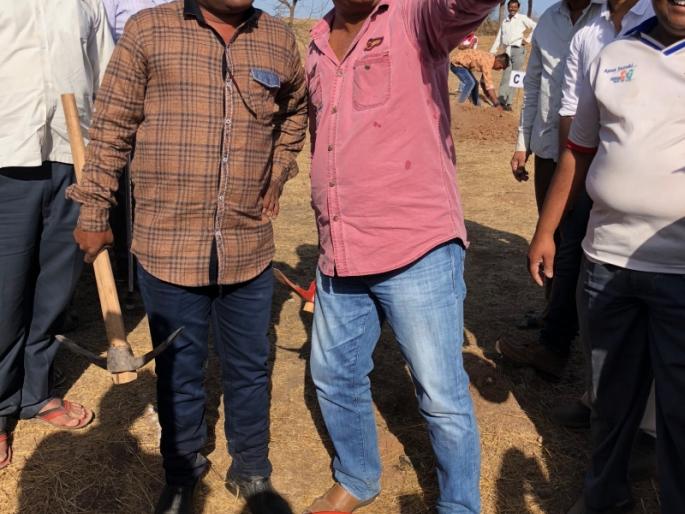 Shardhan did this by the team of Maharashtra's 'Waghera' cinema | महाराष्ट्र दिनी 'वाघेऱ्या' सिनेमाच्या टीमने असे केले श्रमदान Shardhan did this by the team of Maharashtra's 'Waghera' cinema | महाराष्ट्र दिनी 'वाघेऱ्या' सिनेमाच्या टीमने असे केले श्रमदान