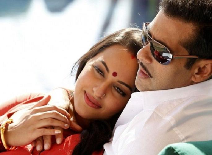 If Salman Khan and Sonakshi Sinha are keen to see you together, then read this !! | सलमान खान -सोनाक्षी सिन्हाला एकत्र पाहण्यास उत्सूक असाल तर हे वाचा !! If Salman Khan and Sonakshi Sinha are keen to see you together, then read this !! | सलमान खान -सोनाक्षी सिन्हाला एकत्र पाहण्यास उत्सूक असाल तर हे वाचा !!