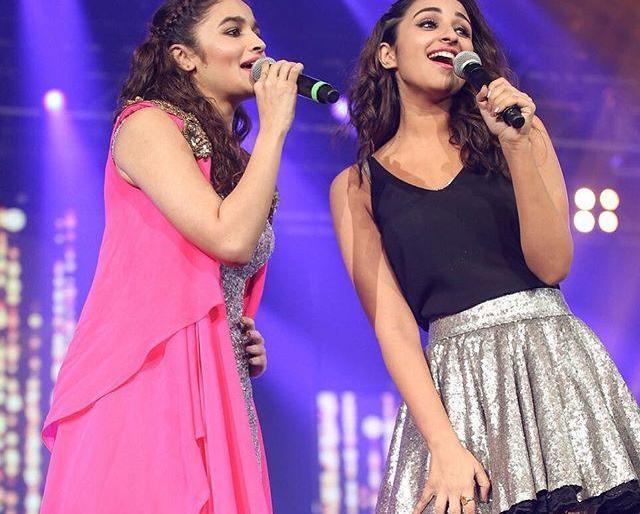 When both friends sing together ... | दोघी मैत्रिणी जेव्हा एकत्र गातात... When both friends sing together ... | दोघी मैत्रिणी जेव्हा एकत्र गातात...