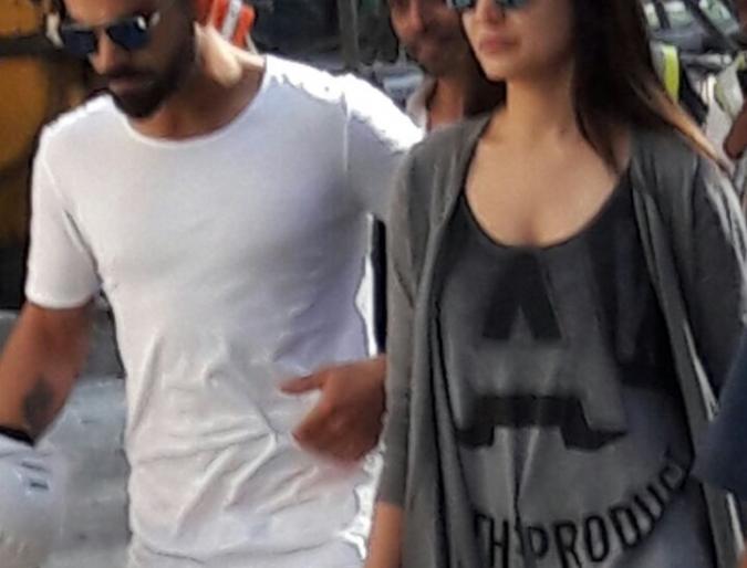 Anushka Sharma and Virat Kohli to stay alive? | अनुष्का शर्मा आणि विराट कोहली राहणार का लिव्हइनमध्ये ? Anushka Sharma and Virat Kohli to stay alive? | अनुष्का शर्मा आणि विराट कोहली राहणार का लिव्हइनमध्ये ?