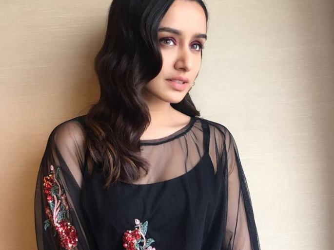 Shraddha Kapoor fell Happy Diwali! One has been told to tell, did it happen! | दिवाळीच्या शुभेच्छा देणे श्रद्धा कपूरला पडले महाग! सांगायला गेली एक, झाले भलतेच! Shraddha Kapoor fell Happy Diwali! One has been told to tell, did it happen! | दिवाळीच्या शुभेच्छा देणे श्रद्धा कपूरला पडले महाग! सांगायला गेली एक, झाले भलतेच!