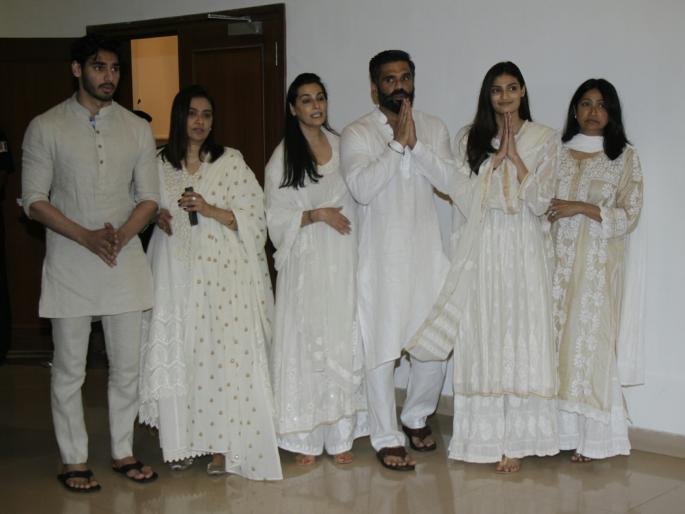 Sunil Shetty paid tribute to father | वडिलांना सुनील शेट्टींनी वाहिली श्रद्धांजली Sunil Shetty paid tribute to father | वडिलांना सुनील शेट्टींनी वाहिली श्रद्धांजली