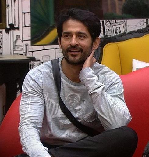 Bigg Boss 11: Because of this reason, Hiten Tejwani walked out of the house, now it will be done! | Bigg Boss 11:या कारणामुळे घराबाहेर पडला हितेन तेजवानी,आता करणार हे काम!