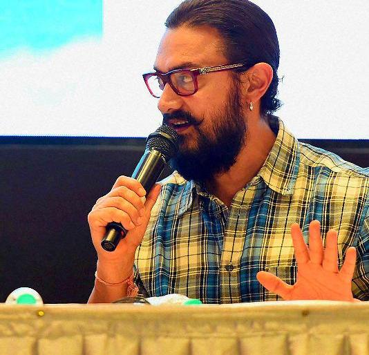 Read once! Aamir, Akshay, said ... on the episode of molestation in Bengaluru. | एकदा वाचाच! बेंगळुरातील विनयभंगाच्या घटनेवर काय म्हणाले, आमिर, अक्षय...!!