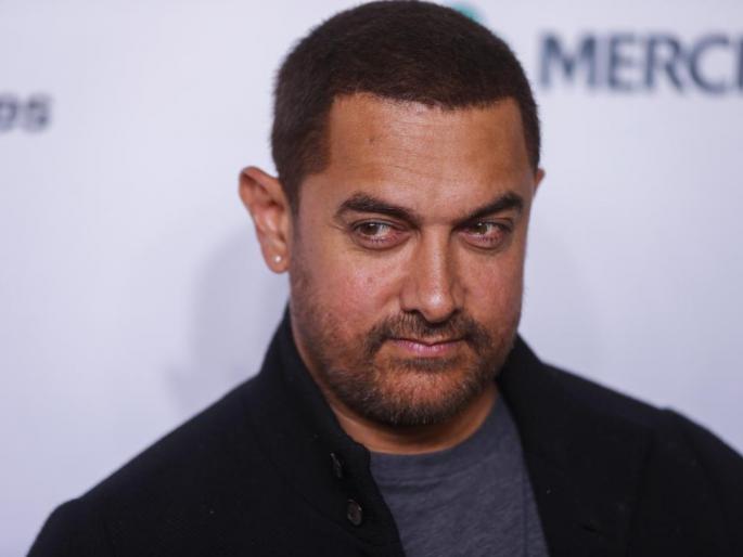 Aamir to be 'thug' instead of Hrithik | हृतिकऐवजी आमिर होणार ‘ठग’ Aamir to be 'thug' instead of Hrithik | हृतिकऐवजी आमिर होणार ‘ठग’