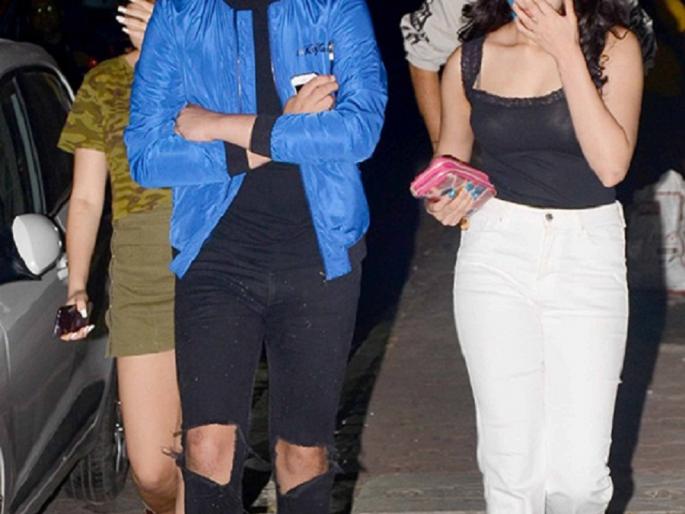Akshay Kumar's son, Aarav, appeared again with friends! | अक्षय कुमारचा मुलगा आरव पुन्हा दिसला मित्रांसोबत! Akshay Kumar's son, Aarav, appeared again with friends! | अक्षय कुमारचा मुलगा आरव पुन्हा दिसला मित्रांसोबत!