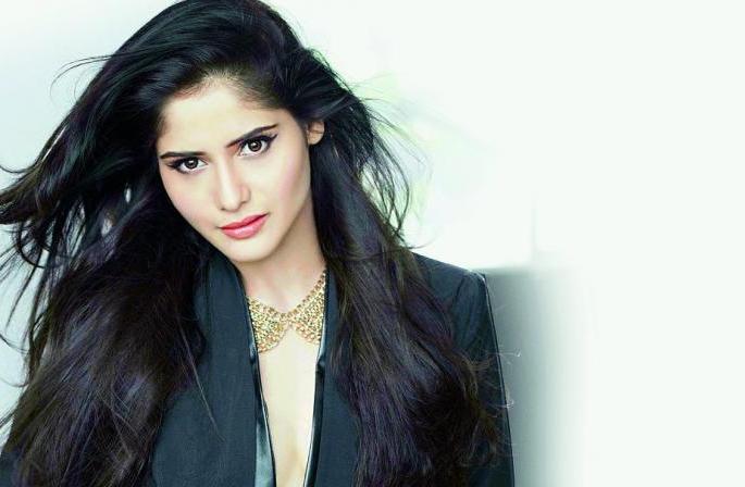 Tips from Arthi Singh, Neelk Kothari for her role in this series | वारिस या मालिकेतील भूमिकेसाठी आरती सिंगने घेतल्या निलम कोठारीकडून टिप्स Tips from Arthi Singh, Neelk Kothari for her role in this series | वारिस या मालिकेतील भूमिकेसाठी आरती सिंगने घेतल्या निलम कोठारीकडून टिप्स