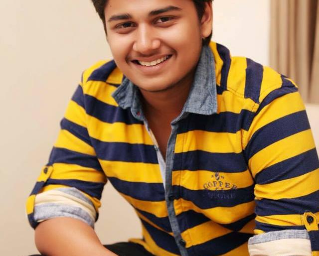 Laxmikant Barde's son Jhalakwale in the film | लक्ष्मीकांत बेर्डे यांचा मुलगा झळकणार चित्रपटात Laxmikant Barde's son Jhalakwale in the film | लक्ष्मीकांत बेर्डे यांचा मुलगा झळकणार चित्रपटात