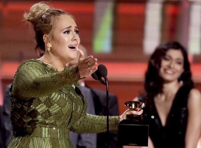 Grammy Winners 2017: Adelne Marley Baji; Beyonceala rejects the award! | Grammy Winners 2017: एडेलने मारली बाजी; पण पुरस्कार नाकारून दिला बियॉन्सेला! Grammy Winners 2017: Adelne Marley Baji; Beyonceala rejects the award! | Grammy Winners 2017: एडेलने मारली बाजी; पण पुरस्कार नाकारून दिला बियॉन्सेला!