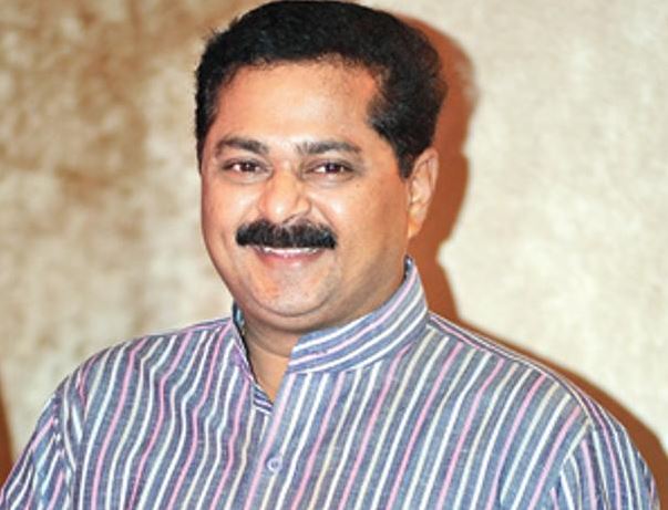 All is Well Command Bandekar's car has accidents, bio-gas | All is Well आदेश बांदेकरांच्या कारला अपघात,भावोजी आहेत सुखरूप