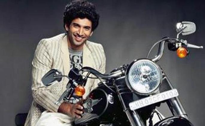 Aditya's 'Bike Aashiqui' on small screen! | छोट्या पडद्यावर आदित्यची ‘बाईक आशिकी’ ! Aditya's 'Bike Aashiqui' on small screen! | छोट्या पडद्यावर आदित्यची ‘बाईक आशिकी’ !