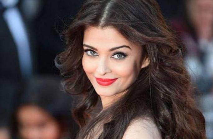 Aishwarya Rai's 'Funena Kha' will be held at the box office with the film 'The match' | ऐश्वर्या रायच्या 'फन्ने खां'चा बॉक्स ऑफिसवर 'या' चित्रपटासोबत होणार सामना