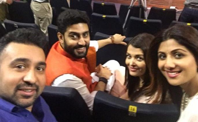 Aaradhacha 'Aughul Day' was a very attractive one | ​आराध्याचा ‘अन्युअल डे’ मम्मी-पप्पाच ठरले आकर्षक