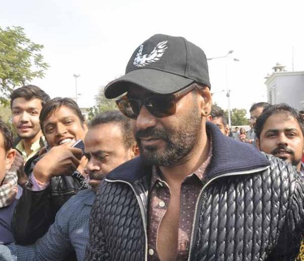 Ajay Devgn's mother is serious; ICU recruitment | अजय देवगणच्या आईची प्रकृती गंभीर; आयसीयूमध्ये भरती Ajay Devgn's mother is serious; ICU recruitment | अजय देवगणच्या आईची प्रकृती गंभीर; आयसीयूमध्ये भरती