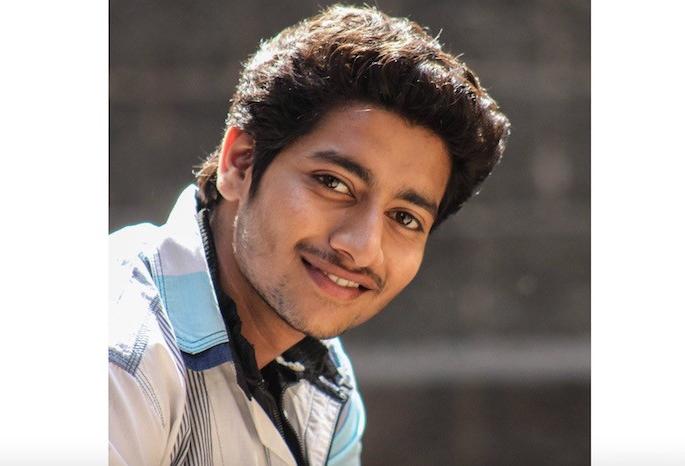 Shooting of the second film of the sky, the police are constrained | आकाशच्या दुसऱ्या चित्रपटाचे शूटिंग पोलीस बंदोबस्तात Shooting of the second film of the sky, the police are constrained | आकाशच्या दुसऱ्या चित्रपटाचे शूटिंग पोलीस बंदोबस्तात