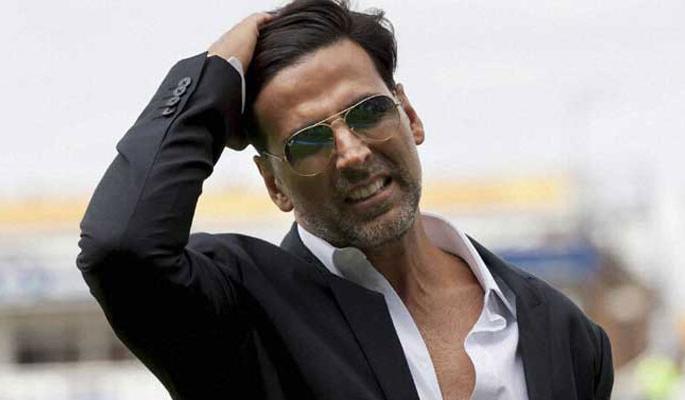 Akshay asked for forgiveness of the fan | ​अक्षयने मागितली ‘फॅन’ची माफी