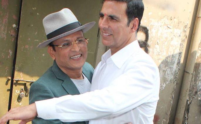 The live legend of the riot took place in the presence of Annu Kapoor and Akshay Kumar. | ​अन्नु कपूर आणि अक्षय कुमारच्या उपस्थितीत रंगणार सारेगमप घे पंगा कर दंगाचा लाईव्ह महाअंतिम सोहळा