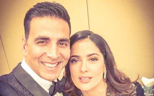 Akshaye Selfie with Salma Haik | ​अक्षयची सेल्फी विद सलमा हायक