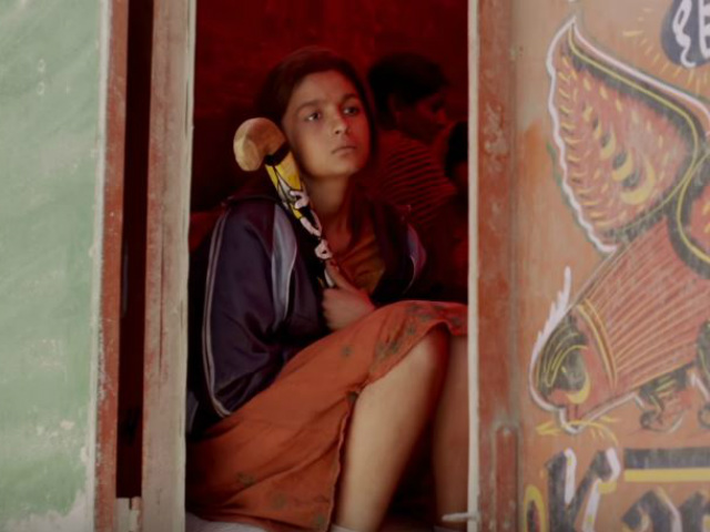 Aliya says, flying is difficult to work in Punjab | आलिया म्हणते, उडता पंजाबमध्ये काम करणे अवघड Aliya says, flying is difficult to work in Punjab | आलिया म्हणते, उडता पंजाबमध्ये काम करणे अवघड