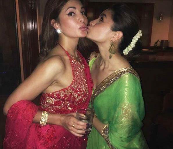 Finally, the distinction between Alia Bhatt and Jacqueline Fernandes ended. There is evidence! | अखेर आलिया भट्ट आणि जॅकलिन फर्नांडिसमधले दुरावा संपला..हा घ्या पुरावा ! Finally, the distinction between Alia Bhatt and Jacqueline Fernandes ended. There is evidence! | अखेर आलिया भट्ट आणि जॅकलिन फर्नांडिसमधले दुरावा संपला..हा घ्या पुरावा !