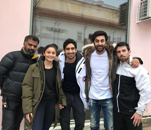 Ranbir Kapoor - Alia Bhatt's film starts shooting | रणबीर कपूर - आलिया भट्टच्या चित्रपटाची शूटिंग सुरू Ranbir Kapoor - Alia Bhatt's film starts shooting | रणबीर कपूर - आलिया भट्टच्या चित्रपटाची शूटिंग सुरू