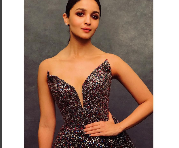 Alia Bhatt's Gorgeous Look | आलिया भट्टचा गॉर्जिअस लूक