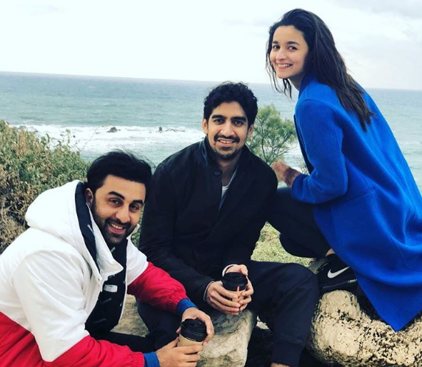 Alia Bhatt and Ranbir Kapoor enjoy coffee in Israel | इज्राइलमध्ये कॉफीचा आनंद लुटतायेत आलिया भट्ट आणि रणबीर कपूर Alia Bhatt and Ranbir Kapoor enjoy coffee in Israel | इज्राइलमध्ये कॉफीचा आनंद लुटतायेत आलिया भट्ट आणि रणबीर कपूर