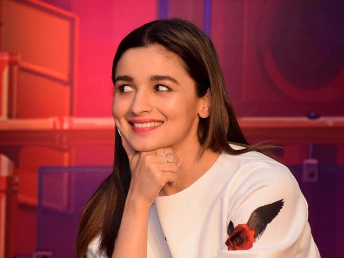 OMG !!! Siddharth Malhotra's breakup; Now Alia Bhatt's relationship with the actress goes on !! | OMG !!! सिद्धार्थ मल्होत्रासोबत झाले ब्रेकअप; आता ‘या’ अभिनेत्याशी वाढतेयं आलिया भट्टची जवळीक !! OMG !!! Siddharth Malhotra's breakup; Now Alia Bhatt's relationship with the actress goes on !! | OMG !!! सिद्धार्थ मल्होत्रासोबत झाले ब्रेकअप; आता ‘या’ अभिनेत्याशी वाढतेयं आलिया भट्टची जवळीक !!