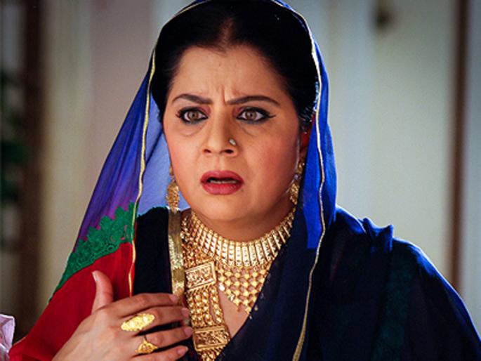Shocking: Two years of education in Kareena Kapoor's 'Anasrini' mother Alka Kaushalya! | Shocking : करिना कपूरची आॅनस्क्रिन आई अलका कौशलला ‘या’ प्रकरणात झाली दोन वर्षांची शिक्षा!! Shocking: Two years of education in Kareena Kapoor's 'Anasrini' mother Alka Kaushalya! | Shocking : करिना कपूरची आॅनस्क्रिन आई अलका कौशलला ‘या’ प्रकरणात झाली दोन वर्षांची शिक्षा!!