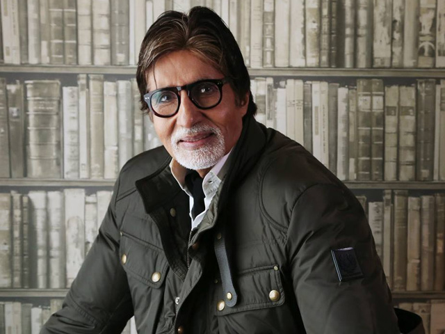 See: Amitabh's new look! | ​पाहा : अमिताभ यांचा नवा लूक!