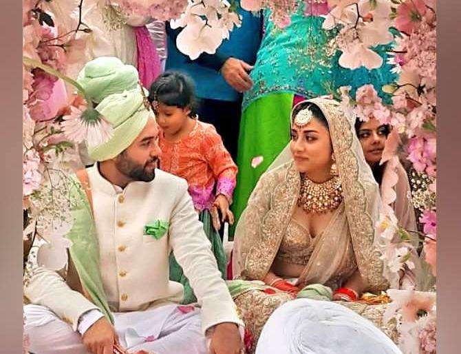 See 'Shawalaguna' of the actress, wedding with the businessman! | ‘या’ अभिनेत्रीच्या शाहीलग्नाचे पहा फोटो, बिझनेसमॅनसोबत केले लग्न! See 'Shawalaguna' of the actress, wedding with the businessman! | ‘या’ अभिनेत्रीच्या शाहीलग्नाचे पहा फोटो, बिझनेसमॅनसोबत केले लग्न!