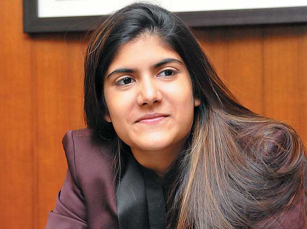 Birla testifying to herself | ​स्वकर्तृत्वाची साक्ष देणारी अन्यन्या बिर्ला