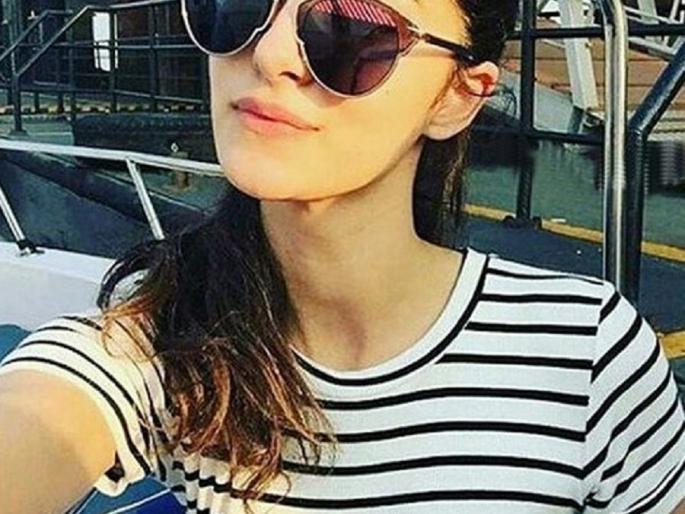 Sara, not sure! Chunky Pandey's daughter Ananya Pandey to appear in 'Student of the Year2' | ​सारा, जान्हवी नाहीच! ‘स्टुडंट आॅफ द ईअर2’मध्ये दिसणार चंकी पांडेची मुलगी अनन्या पांडे!