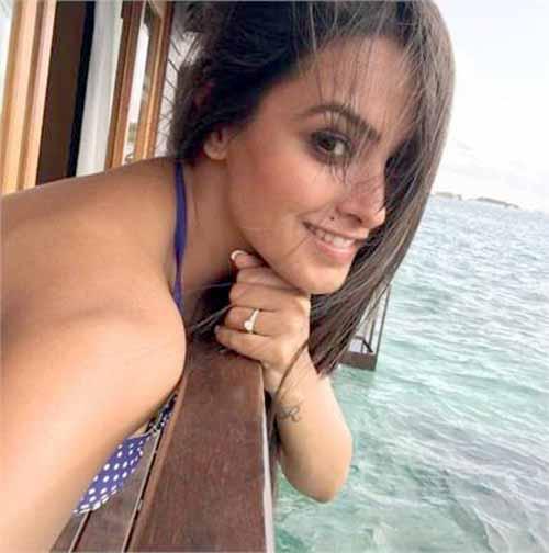 'Hya Mohabbate' actress Hot Pose | ​‘ये है मोहब्बते’च्या अभिनेत्रीची हॉट पोज