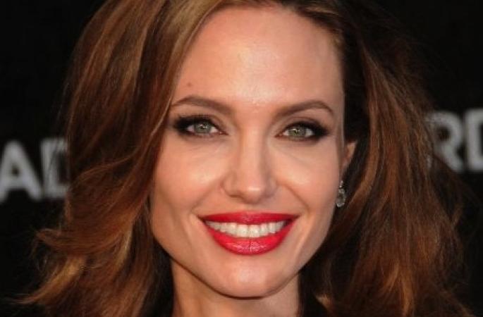 A different experience from Angelina Julie | अँजोलिना ज्युलीचा वेगळा अनुभव