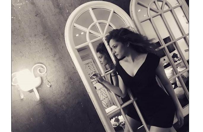 STUNNING: Hot photoshoot shared by Ankita Lokhande. | STUNNING : अंकिता लोखंडेने शेअर केले हॉट फोटोशूट..