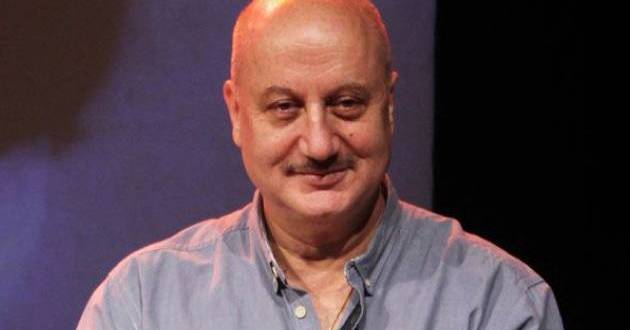 Anupam Kher bought a house for the house in Simal | अनुपम खेर यांनी आईसाठी विकत घेतले सिमालमध्ये घर