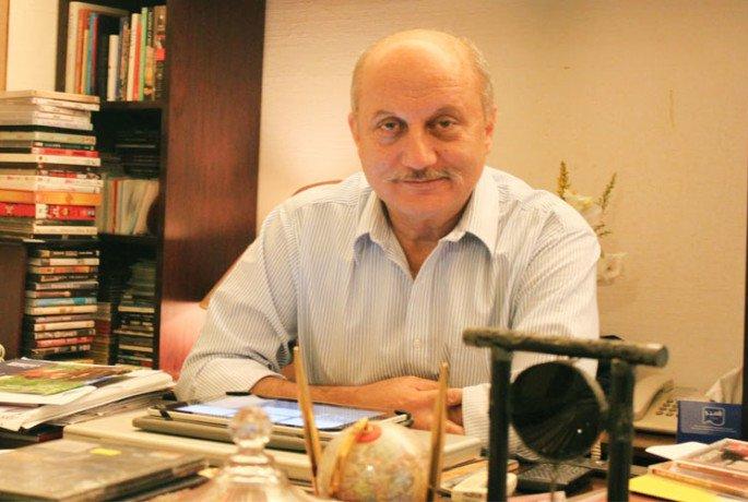 Former Prime Minister Manmohan Singh will appear as Anupam Kher | अनुपम खेर दिसणार माजी पंतप्रधान मनमोहन सिंग यांच्या भूमिकेत