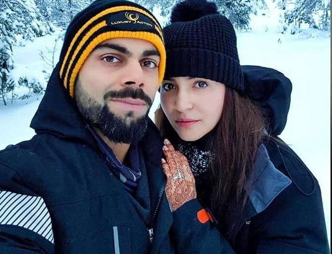 The 'Virat' Style of Love; Share on Google+! | प्रेमाचा ‘विराट’ अंदाज; विराटने पत्नी अनुष्काला पब्लिकली किस करतानाचा फोटो केला शेअर!! The 'Virat' Style of Love; Share on Google+! | प्रेमाचा ‘विराट’ अंदाज; विराटने पत्नी अनुष्काला पब्लिकली किस करतानाचा फोटो केला शेअर!!