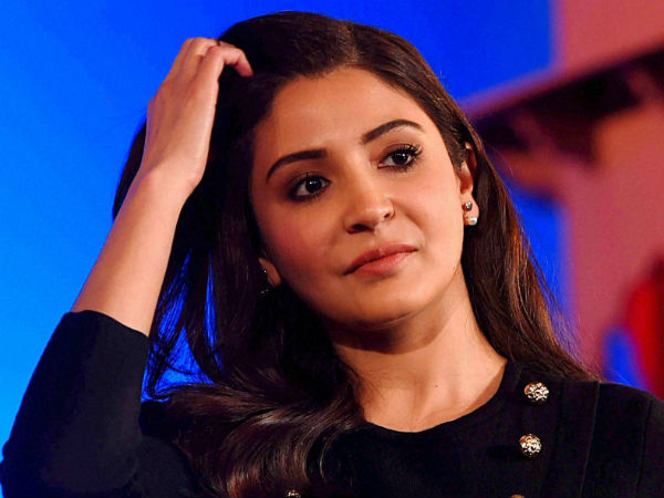 Before going to US, Anushka has done 'shit' work | यूएसला जाण्यापूर्वी अनुष्का शर्माने केले 'हे' काम