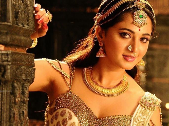 Sister Devi waits to launch DevSena Anushka Shetty! | देवसेना अनुष्का शेट्टीला लॉन्च करण्यासाठी श्रीदेवीने कसली कंबर!
