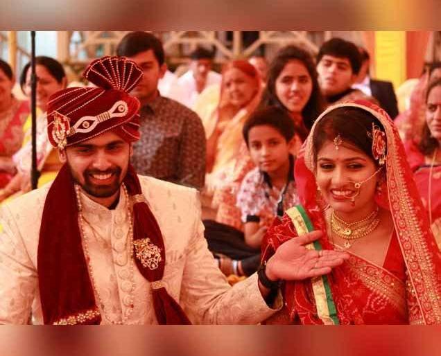 Wedding Album: A photo of Aarthi Velankar's wedding took place, Marwadi was married | Wedding Album:आरोह वेलणकरच्या लग्नाचे फोटो आले समोर,मारवाडी पद्धतीने पार पडले लग्न Wedding Album: A photo of Aarthi Velankar's wedding took place, Marwadi was married | Wedding Album:आरोह वेलणकरच्या लग्नाचे फोटो आले समोर,मारवाडी पद्धतीने पार पडले लग्न