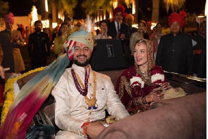 Arunoday Singh is married to a Canadian girl | ‘या’ कॅनेडियन मुलीशी केले अरुणोदय सिंगने लग्न Arunoday Singh is married to a Canadian girl | ‘या’ कॅनेडियन मुलीशी केले अरुणोदय सिंगने लग्न