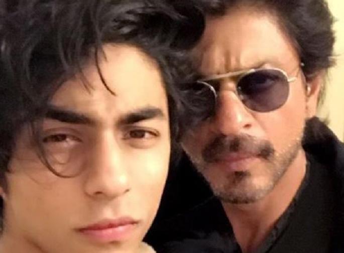 Shahrukh Khan's son, Aryan Khan, is the 'foreigner'? | शाहरूख खानचा मुलगा आर्यन खानसोबतची ‘ही’ विदेशी तरूणी कोण? Shahrukh Khan's son, Aryan Khan, is the 'foreigner'? | शाहरूख खानचा मुलगा आर्यन खानसोबतची ‘ही’ विदेशी तरूणी कोण?
