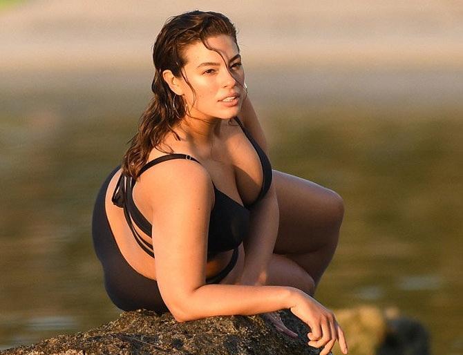 Hotness Reloaded: Plus Size Model Ashley Graham Launches Bikini Tadka !! | Hotness Reloaded : प्लस साइज मॉडेल एश्ले ग्राहमने पुन्हा लावला बिकिनीत तडका!!