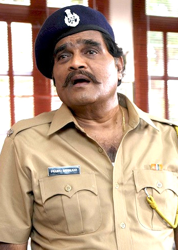 Ashok Saraf plays the role of cop in the commercial | शेन्टीमेन्टलमध्ये अशोक सराफ दिसणार कॉपच्या भूमिकेत Ashok Saraf plays the role of cop in the commercial | शेन्टीमेन्टलमध्ये अशोक सराफ दिसणार कॉपच्या भूमिकेत