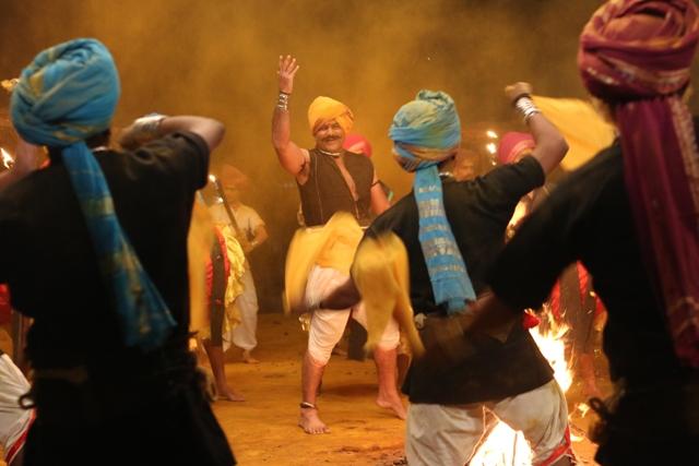 Artists and technicians have settled shepherds | कलाकार आणि तंत्रज्ञांनी उभारली मेंढपाळ वस्ती Artists and technicians have settled shepherds | कलाकार आणि तंत्रज्ञांनी उभारली मेंढपाळ वस्ती