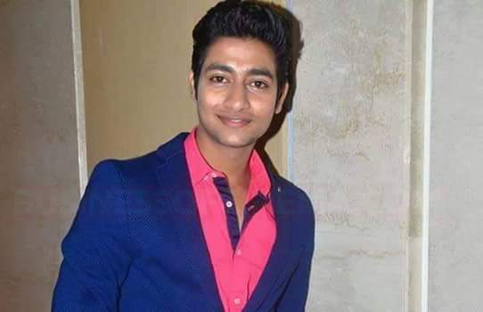 See ... Akash Tosar Fu spit on the song of the film | पाहा....आकाश ठोसर एफयू या चित्रपटाच्या गाण्यावर ठुमके लावताना