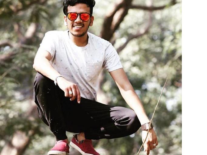Funny photoshoot of tonkasal | अक्षय टंकसाळेचे फनी फोटोशुट
