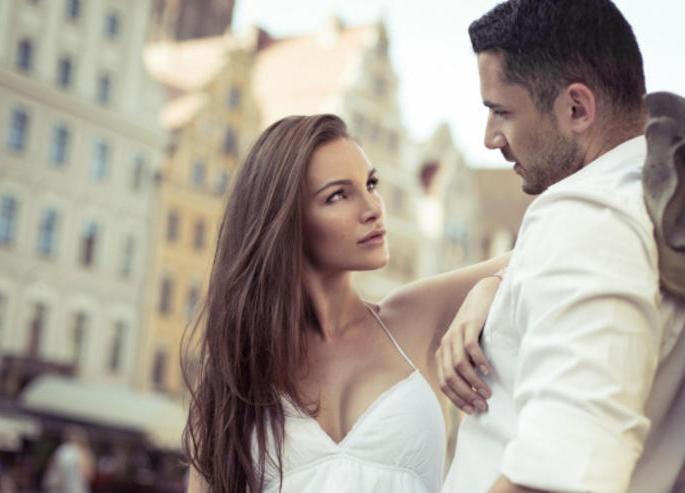 SHOCKING: Girls are attracted to this job! | SHOCKING : ​या नोकरीच्या मुलांकडे आकर्षित होतात मुली !